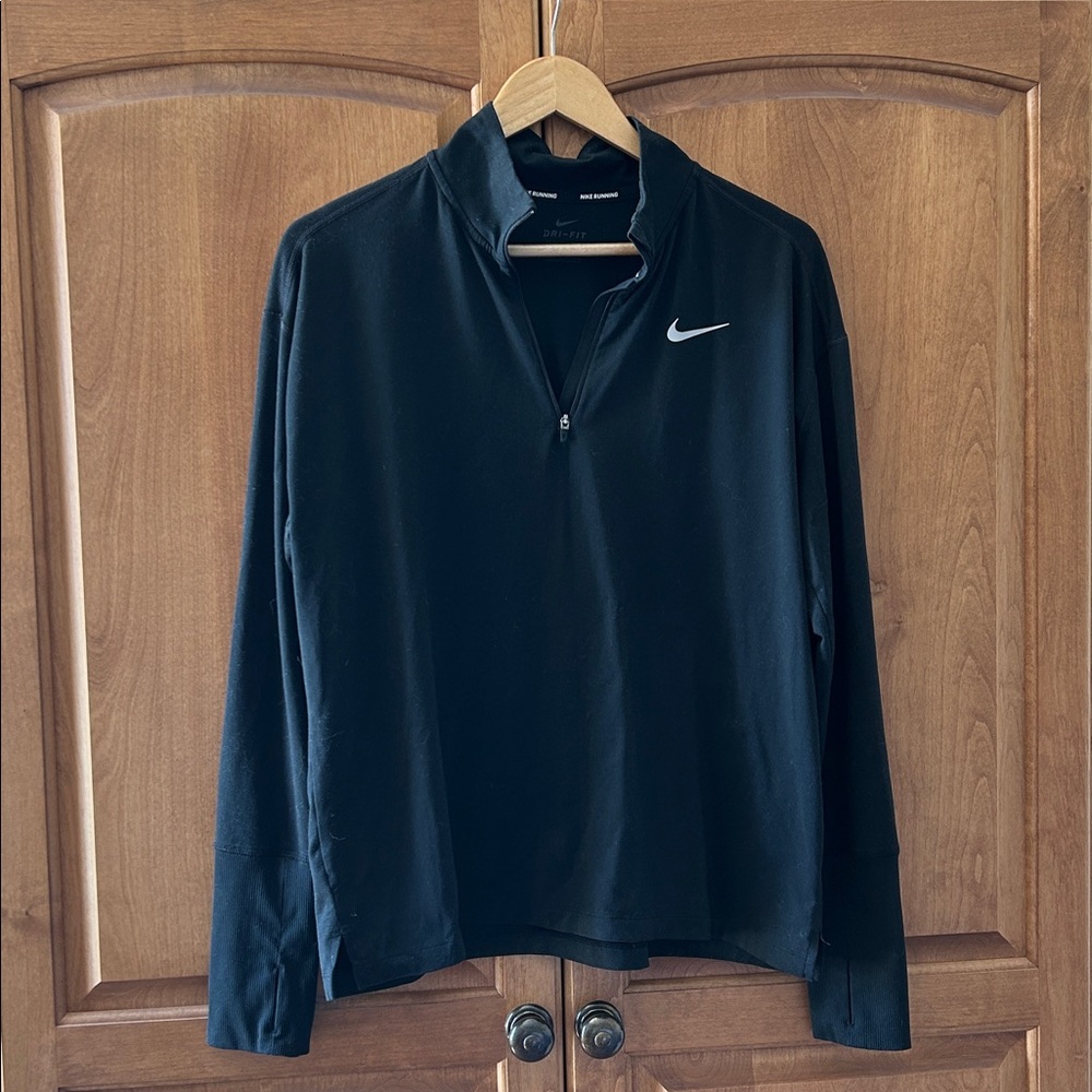{Nike} 1/4 zip Black Pullover